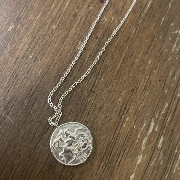 Gold color necklace with coin pendant - Picture 4 of 5